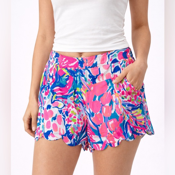 Lilly Pulitzer Pants - Lilly Pulitzer Dahlia Shorts Scalloped Hem Smocked Detail - Size M